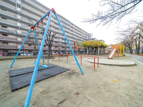 敷地内に設置されている為、お子様も気兼ねなく遊べます。