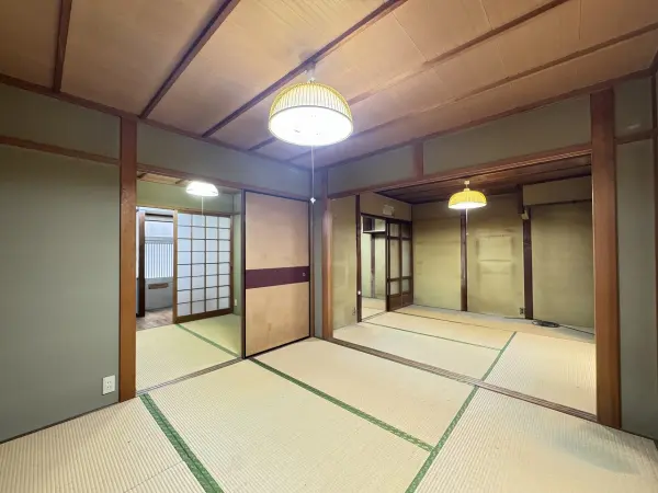 一階和室(約4.5帖＋約2帖)、同様の和室が隣接しています。