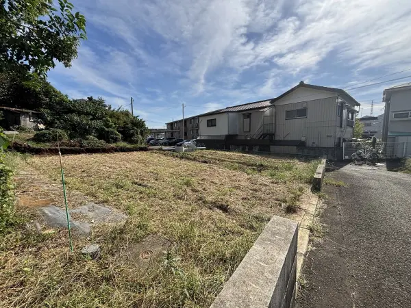 建物が無く、土地の形状や状態をしっかり確認できるので、安心して計画を進められます。