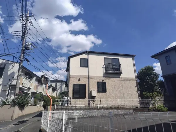 隣地が駐車場のため、遮るものがなく陽当りも通風も良好です。