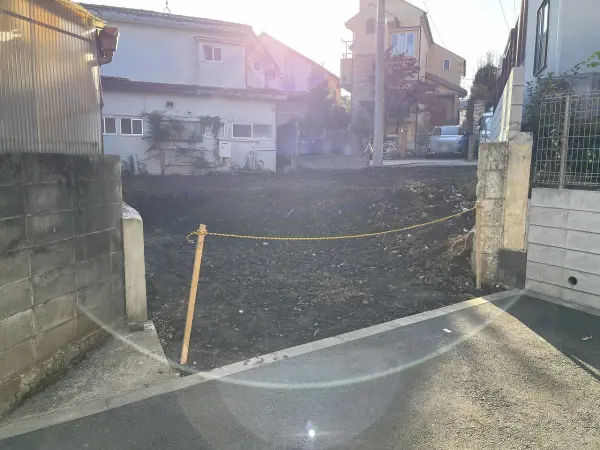 北西・北東の両面接道となります。