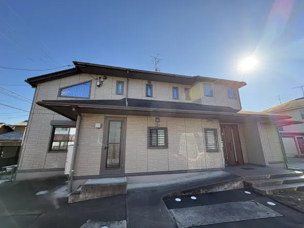 カーポート、カースペース合わせて合計4台駐車可能(車種による)。来客時にも活躍しそうです。