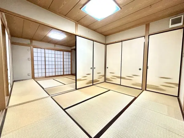 和室約6.0帖：1階の和室は2部屋設置されています。襖を開放すると、約14.0帖の大空間として利用可