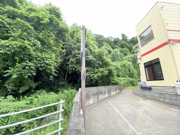 ヒルズ山の寺