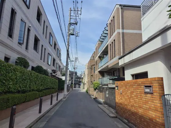 商業施設や公共機関へのアクセスも良好で、家族みんなに嬉しい利便性の高い立地です。