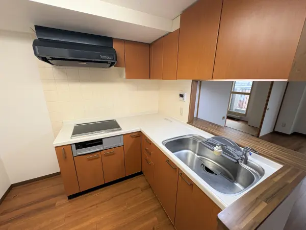 リビングを見渡せるキッチンで、料理中も家族の会話を楽しめます!