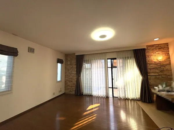 南側が庭に面しているため、陽光がたっぷり差し込みます。