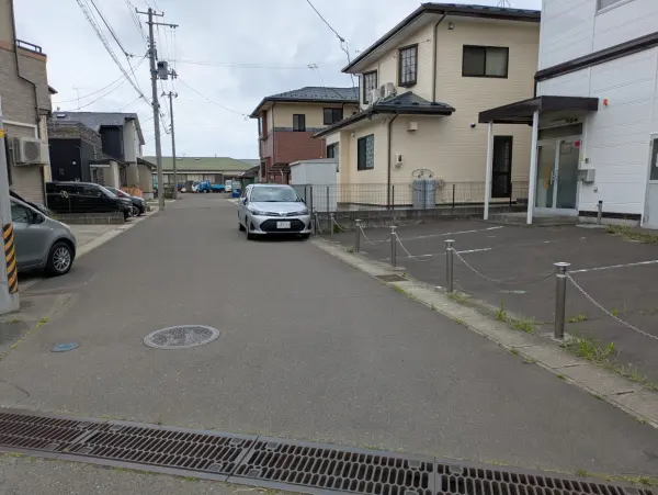 北東側前面道路
