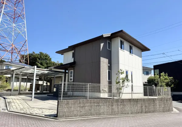 3方向角地でとても陽当たりが良いお家です。