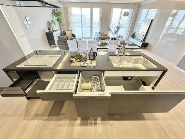 ルネッサなんばタワー