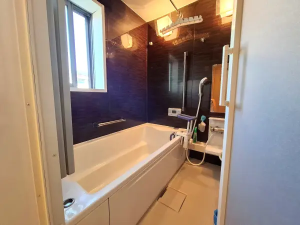 浴室暖房乾燥機付きのため、天候や時間帯を問わず洗濯物を乾かすことができます。