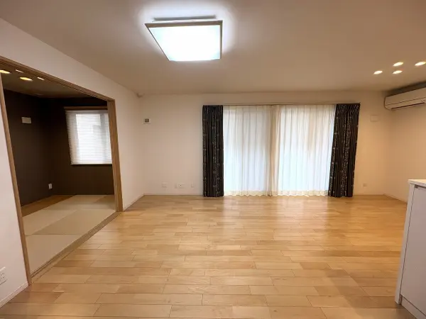 和室側の仕切を開放すれば約22.15帖のひろびろ空間としてもお使い頂けます。