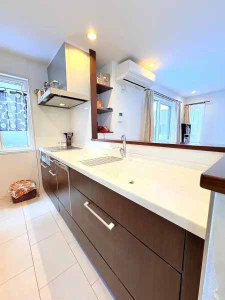 対面式キッチンで、調理中もご家族とコミュニケーションが取れます。