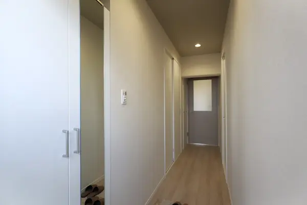 玄関横には大容量のシューズクローゼットを設けており、靴やアウトドア用品もスッキリと収納できます。