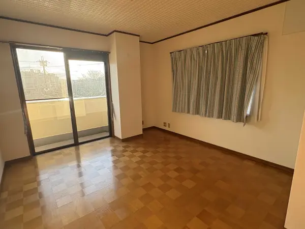 落ち着いて過ごせる、2階の洋室