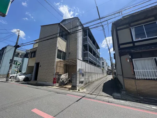 建築条件なし売土地！西・南・東の三方が道路に接しているため日当たり、通風良好な土地です。