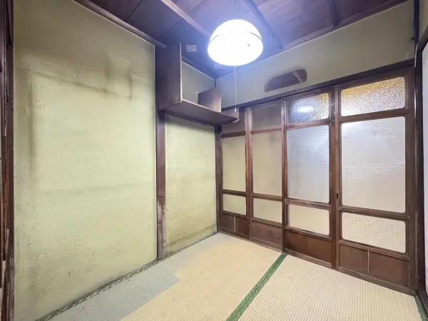 DKに隣接する和室約2帖です。