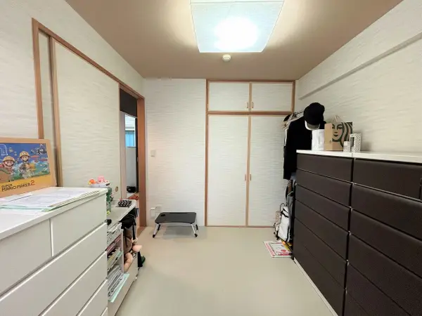 リビングに隣接した約4.5帖の和室。独立した1室としての利用はもちろん、扉を開放して続き間としても。