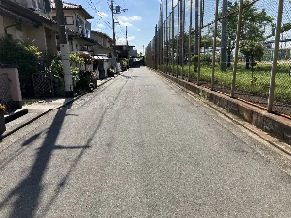 前面道路（西向き）
