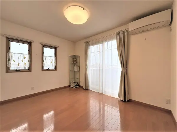 3階南西側洋室/大容量の収納がかなうウォークインクローゼットが付いています。子ども部屋にもおすすめ。