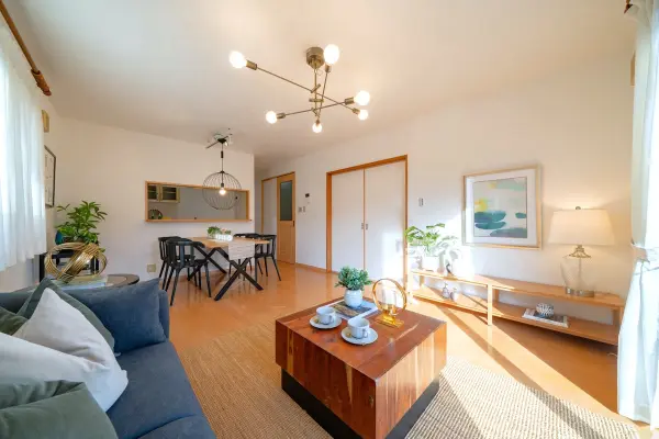 LDKは約16.0帖。南西二面採光です。隣接する和室8.0帖と一体利用が可能な間取りとなっています。