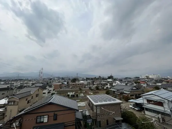 ジュネス・イズミ
