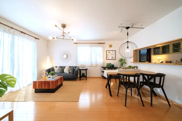 LDKは約16.0帖。南西二面採光です。隣接する和室8.0帖と一体利用が可能な間取りとなっています。