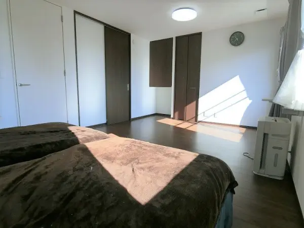 大きなベッドも配置しやすいゆとりの広さです。