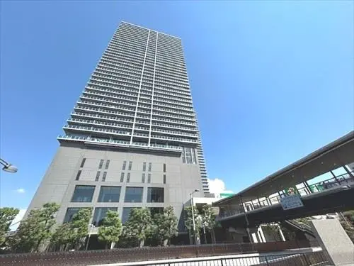 メガシティタワーズ