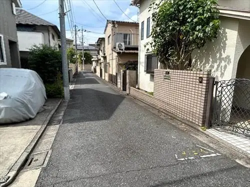 西側前面道路
