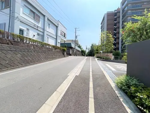 【現地前面道路２０２５年７月撮影】