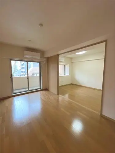 リビングダイニング+6帖洋室