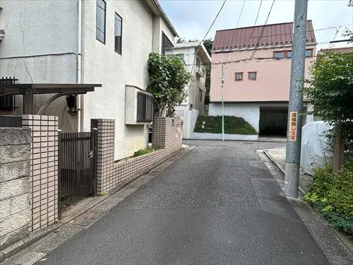 西側前面道路２