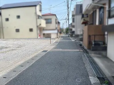 西側前面道路