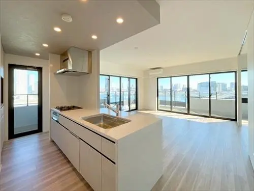 ＨＡＲＵＭＩ　ＦＬＡＧ　ＳＥＡ　ＶＩＬＬＡＧＥ