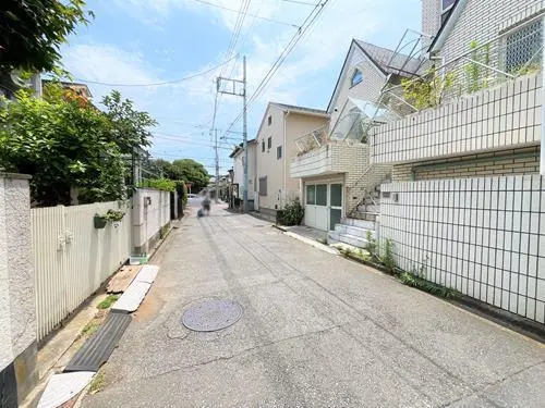 【現地前面道路２０２５年７月撮影】