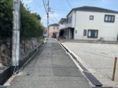 北側前面道路