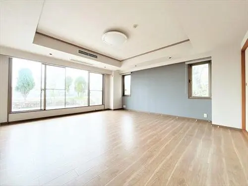 メゾン雲雀丘花屋敷