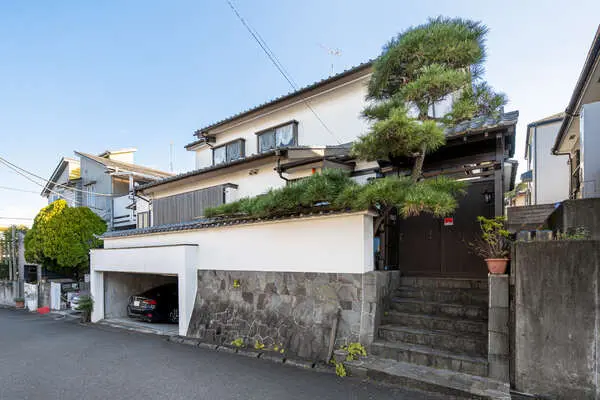 東京都八王子市絹ケ丘２丁目 一戸建て