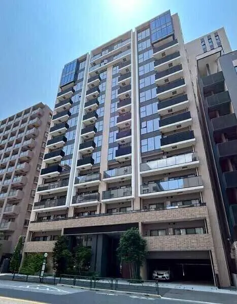 JR京浜東北・根岸線、りんかい線「大井町」駅徒歩4分。京浜急行線「青物横丁」駅徒歩10分の立地です。