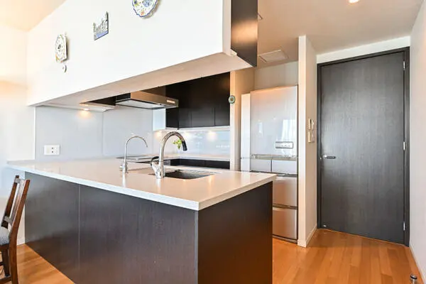 M.M.TOWERS FORESIS R棟