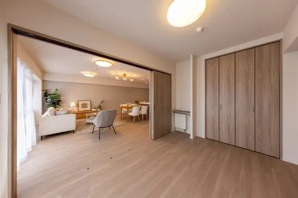 RICウエストコート5番街2番館