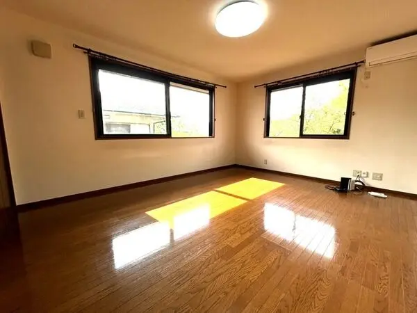 兵庫県川西市緑台２丁目 一戸建て