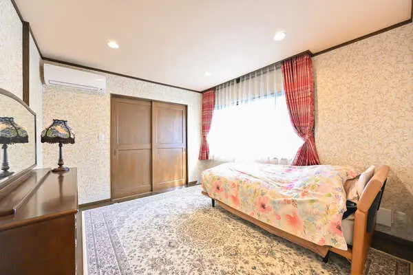 東京都八王子市絹ケ丘２丁目 一戸建て