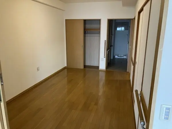 RICイーストコート11番街 2番館