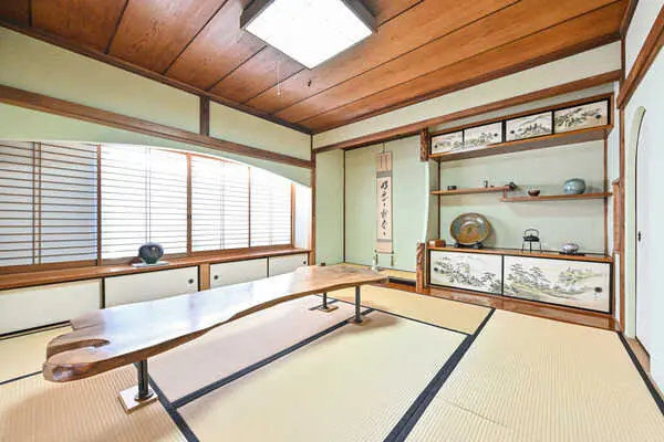 東京都八王子市絹ケ丘２丁目 一戸建て