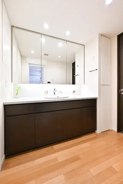 M.M.TOWERS FORESIS R棟