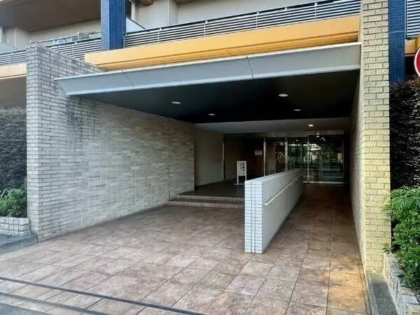 ブラウシア