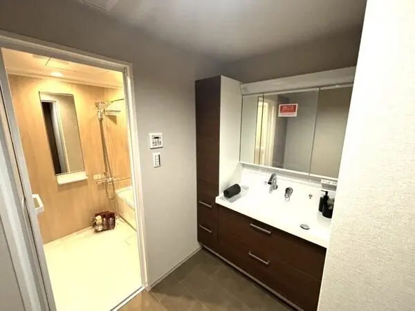 RICウエストコート3番街1番館