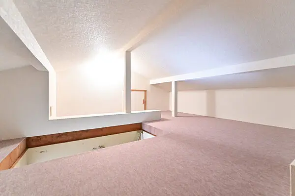 東京都八王子市絹ケ丘２丁目 一戸建て